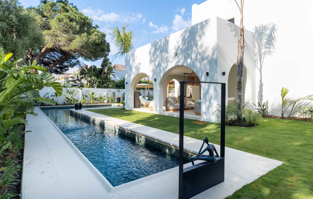 Villa in Guadalmina Alta, San Pedro de Alcantara, Spain 4 - 18687706