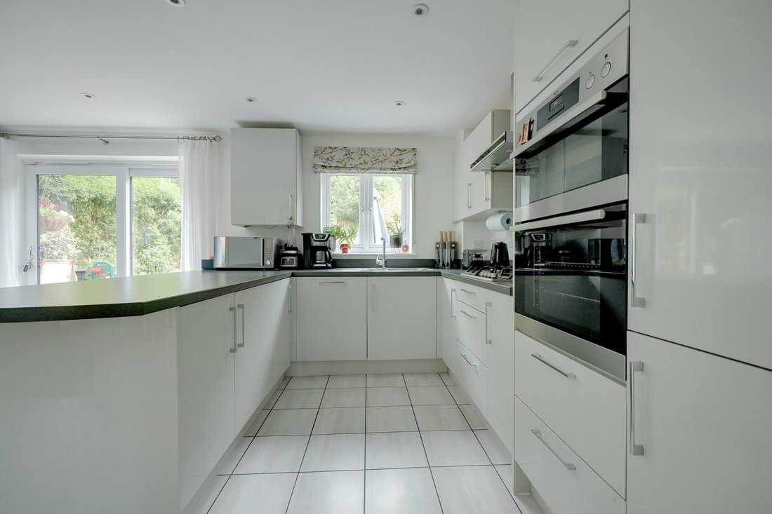 House in Burgess Hill, England 3 - 18688226