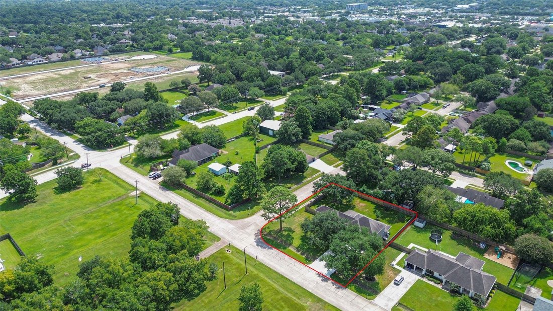 House in Friendswood, Texas, United States 3 - 18686474