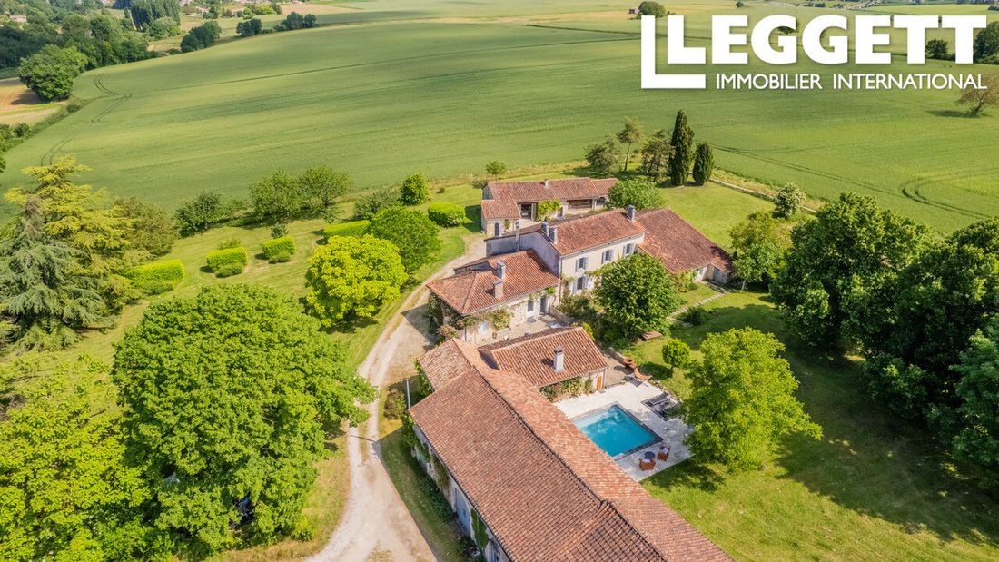 House in Villebois-Lavalette, Nouvelle-Aquitaine, France 1 - 15531804