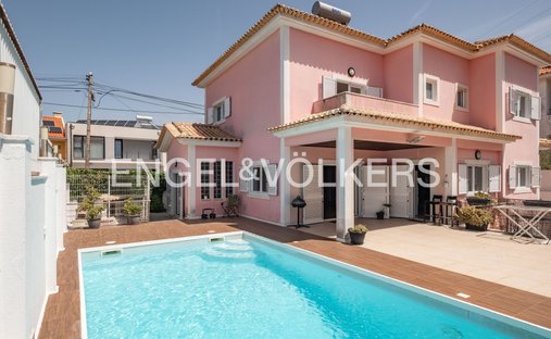House in Porto Salvo, Lisbon, Portugal 1