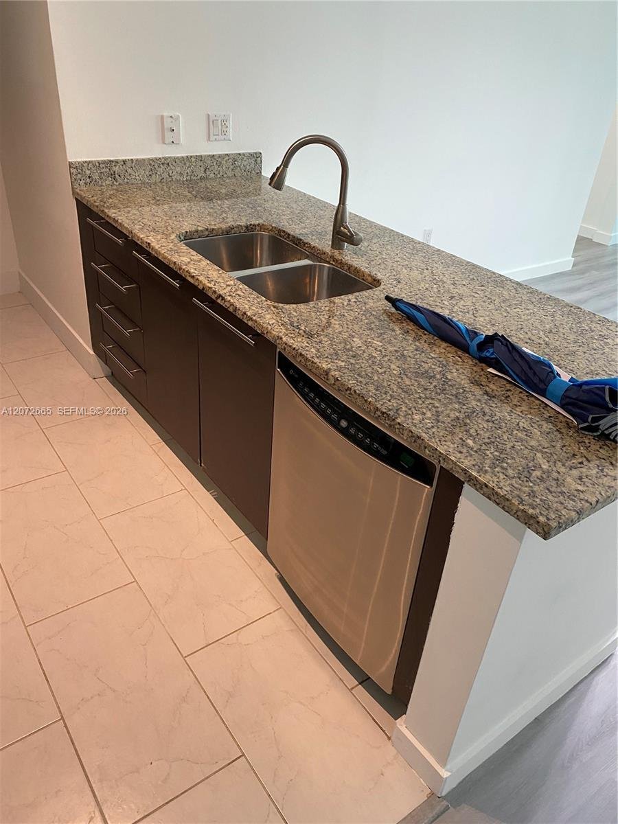 Condo in Miami, Florida, United States 3 - 18691042