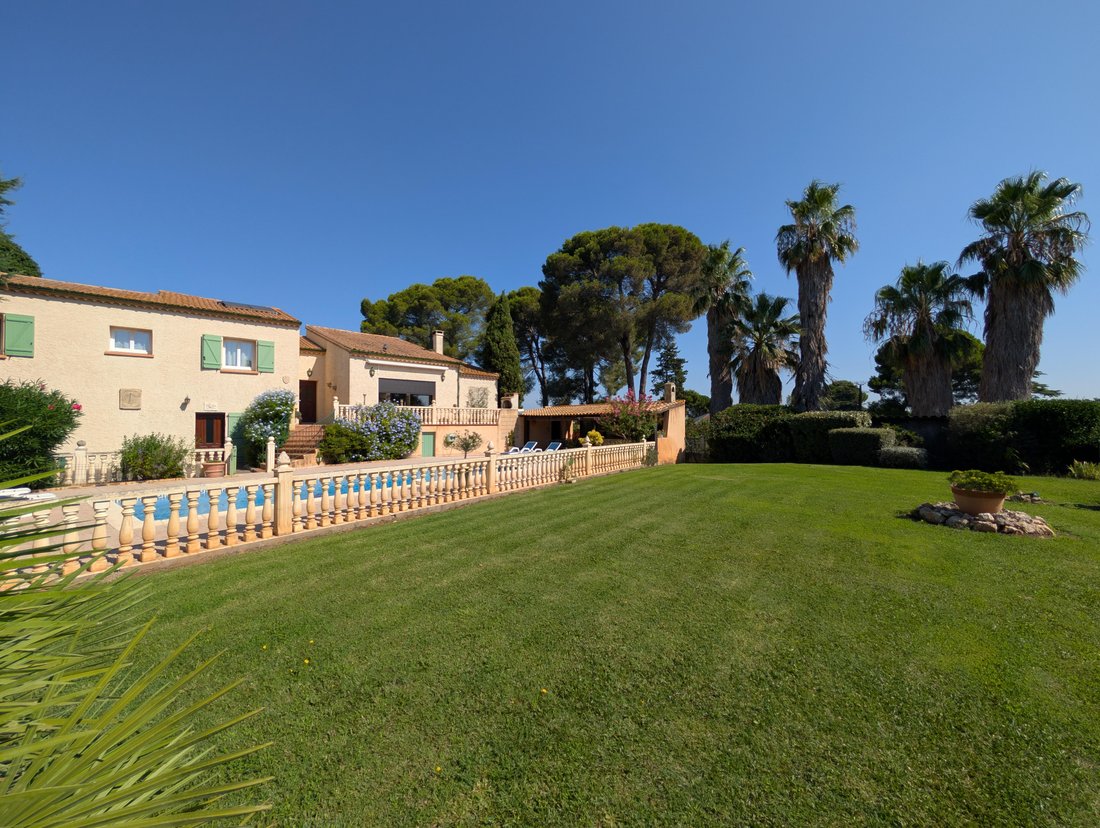 Estate in Nord, Pezenas, France 5 - 18687739