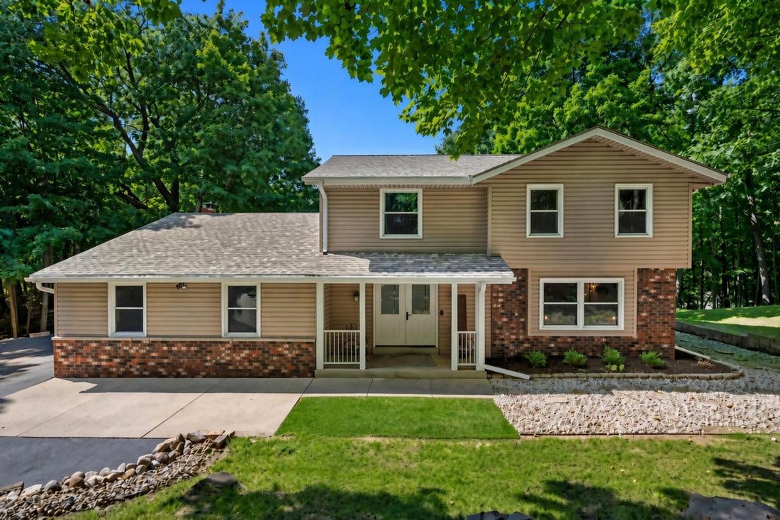 House in Wales, Wisconsin, United States 1 - 18687044