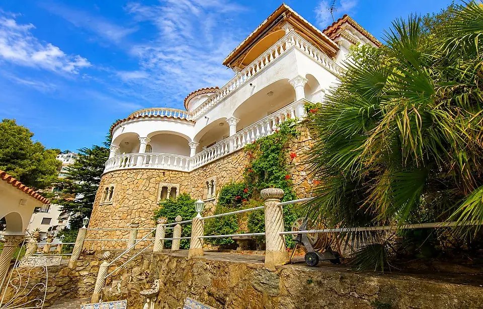 Villa in Roses, Catalonia, Spain 2 - 18687253