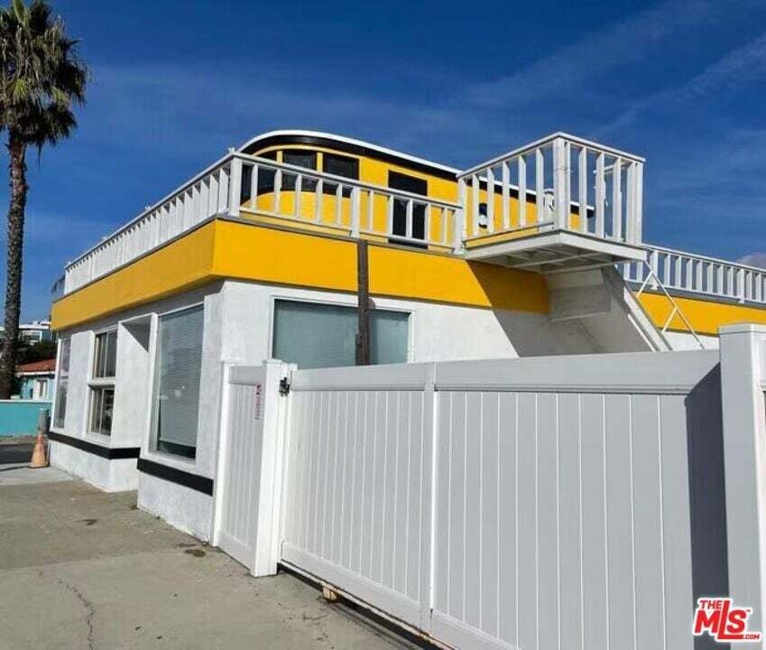 Huntington Beach, California, United States 1 - 18689813