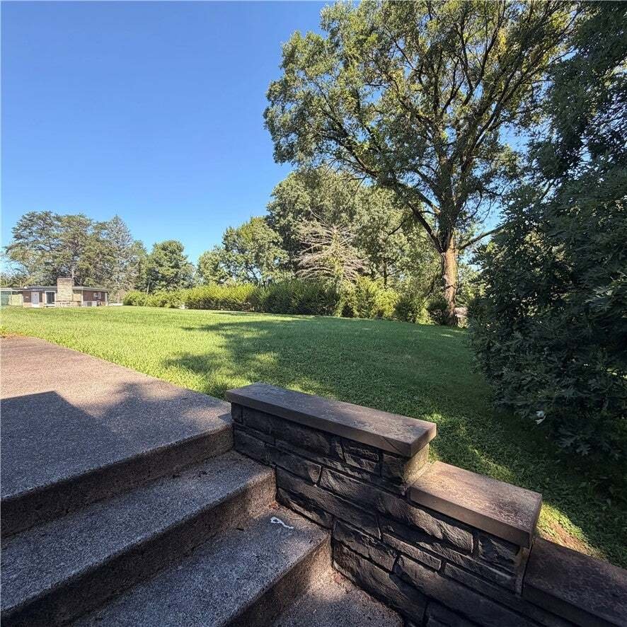 House in Aliquippa, Pennsylvania, United States 4 - 18686932