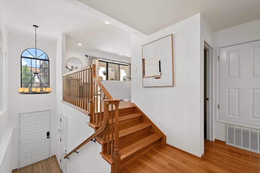 Condo in Mountain View, California, United States 3 - 18689715