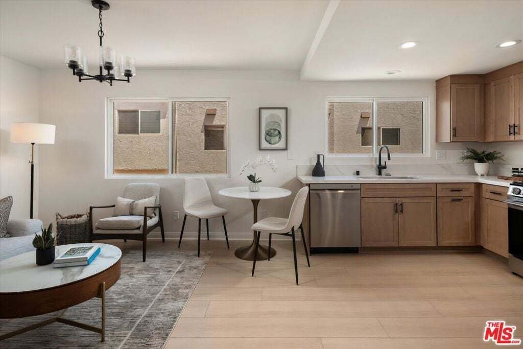 Condo in Los Angeles, California, United States 4 - 18689767
