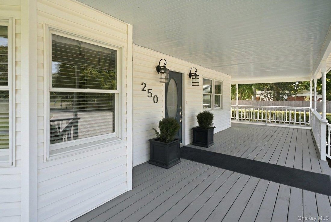 House in East Moriches, New York, United States 5 - 18691011