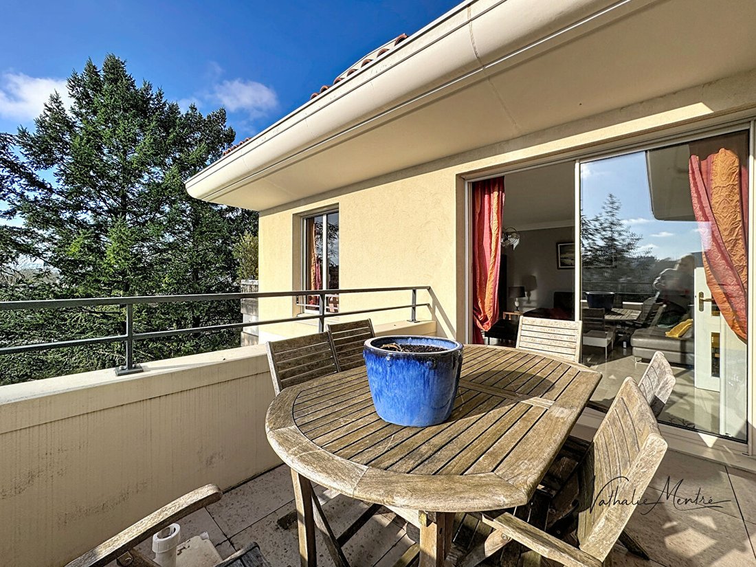 Apartment in Plateau de la Croix Rousse-Ouest, Lyon 4e Arrondissement, Lyon 4 - 18688508