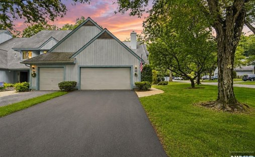 Condo in Township of Washington, New Jersey, United States 1