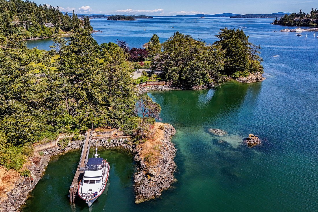 House in North Saanich, British Columbia, Canada 2 - 18688054