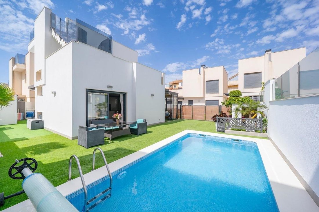 House in Torrevieja, Valencian Community, Spain 1 - 18691240