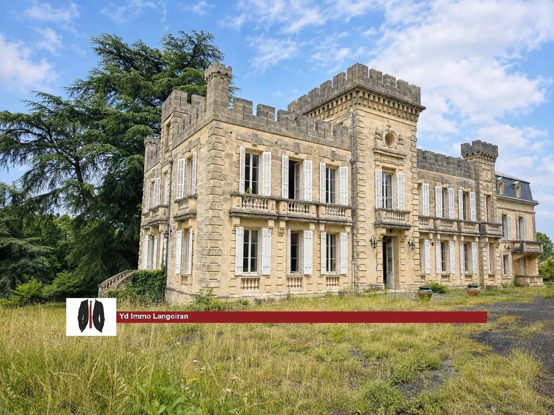 Castle in Cambes, Nouvelle-Aquitaine, France 1 - 18688411