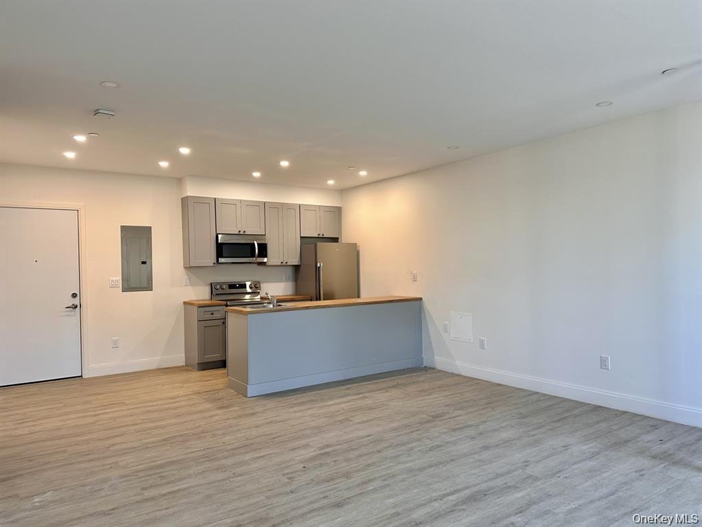 Valley Stream, New York, United States 2 - 18691020