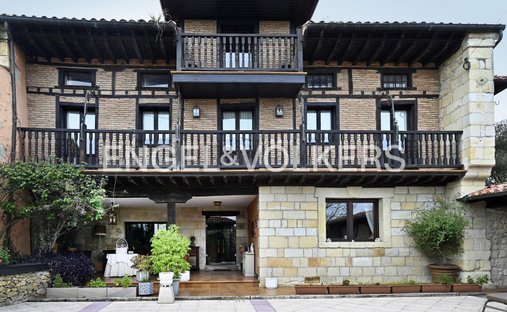 Townhouse in Reocin, Cantabria, Spain 1