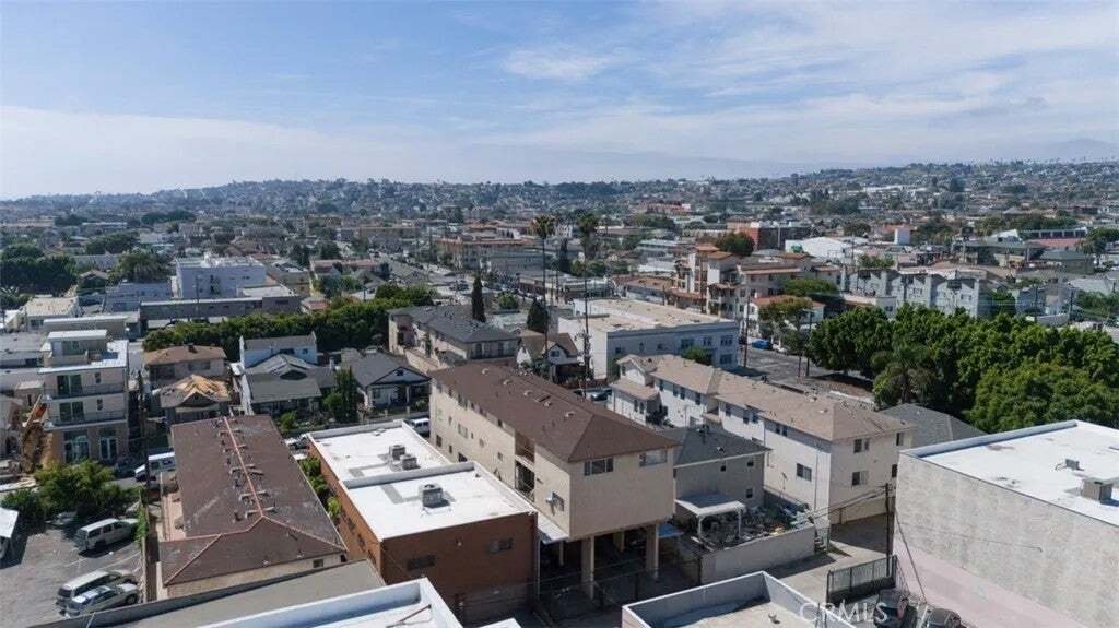 Los Angeles, California, United States 3 - 18690561