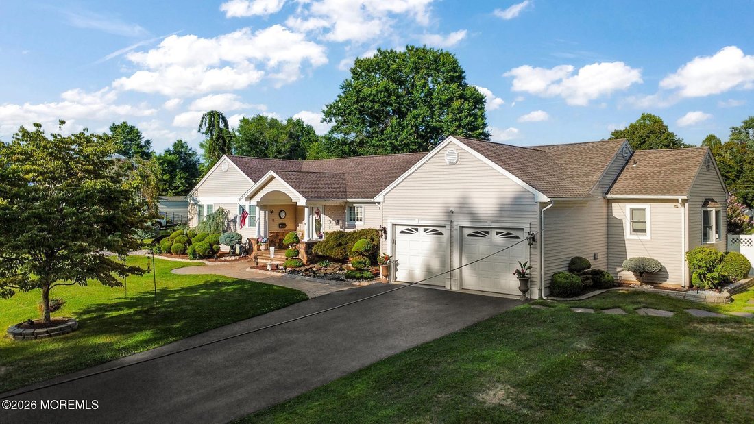 House in Freehold Township, New Jersey, United States 3 - 18687227