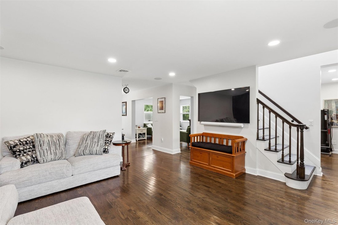 House in Center Moriches, New York, United States 3 - 18691005