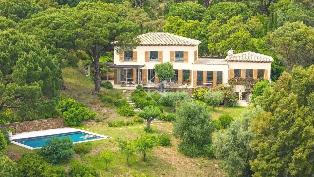 Estate in La Croix-Valmer, Provence-Alpes-Côte d'Azur, France 2 - 18337093