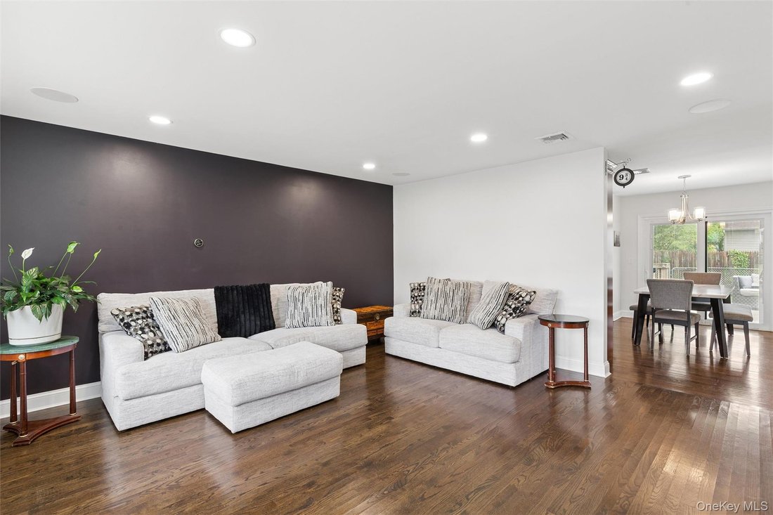House in Center Moriches, New York, United States 2 - 18691005