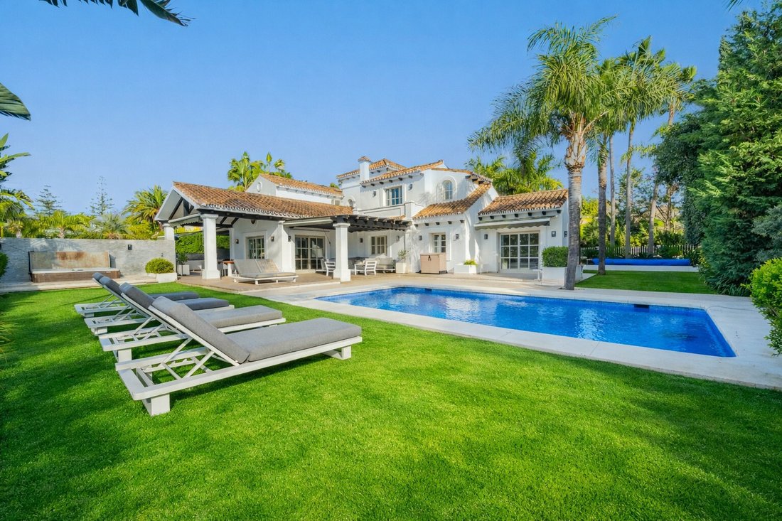 Villa à Nueva Andalucia, Marbella, Espagne 1 - 18687175