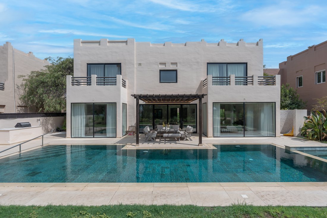 Villa in The Lakes, Dubai, United Arab Emirates 1 - 18688254
