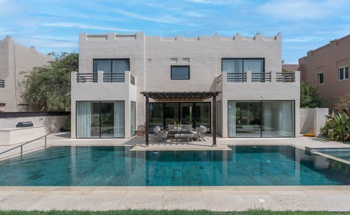 Villa in The Lakes, Dubai, United Arab Emirates 1