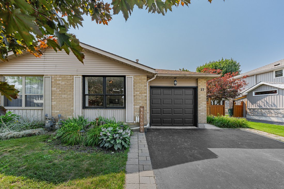 House in Cambridge, Ontario, Canada 2 - 18688437