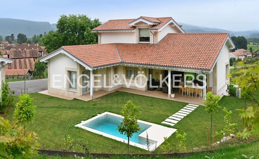 House in Mazcuerras, Cantabria, Spain 1