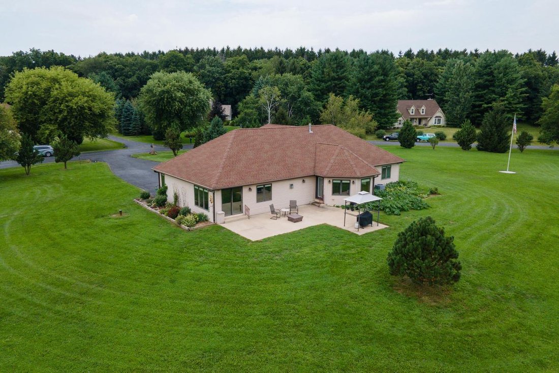 House in Lauderdale Lakes, Wisconsin, United States 2 - 18687054