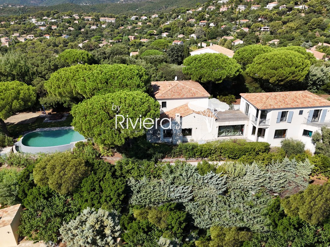 Estate in La Croix-Valmer, Provence-Alpes-Côte d'Azur, France 4 - 18689830
