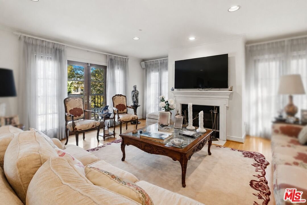 Condo in Beverly Hills, California, United States 5 - 18691052