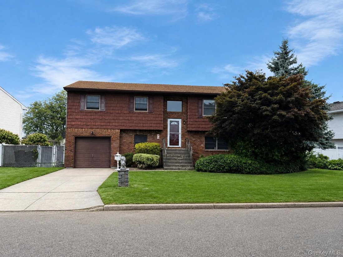 House in Lindenhurst, New York, United States 2 - 18688842