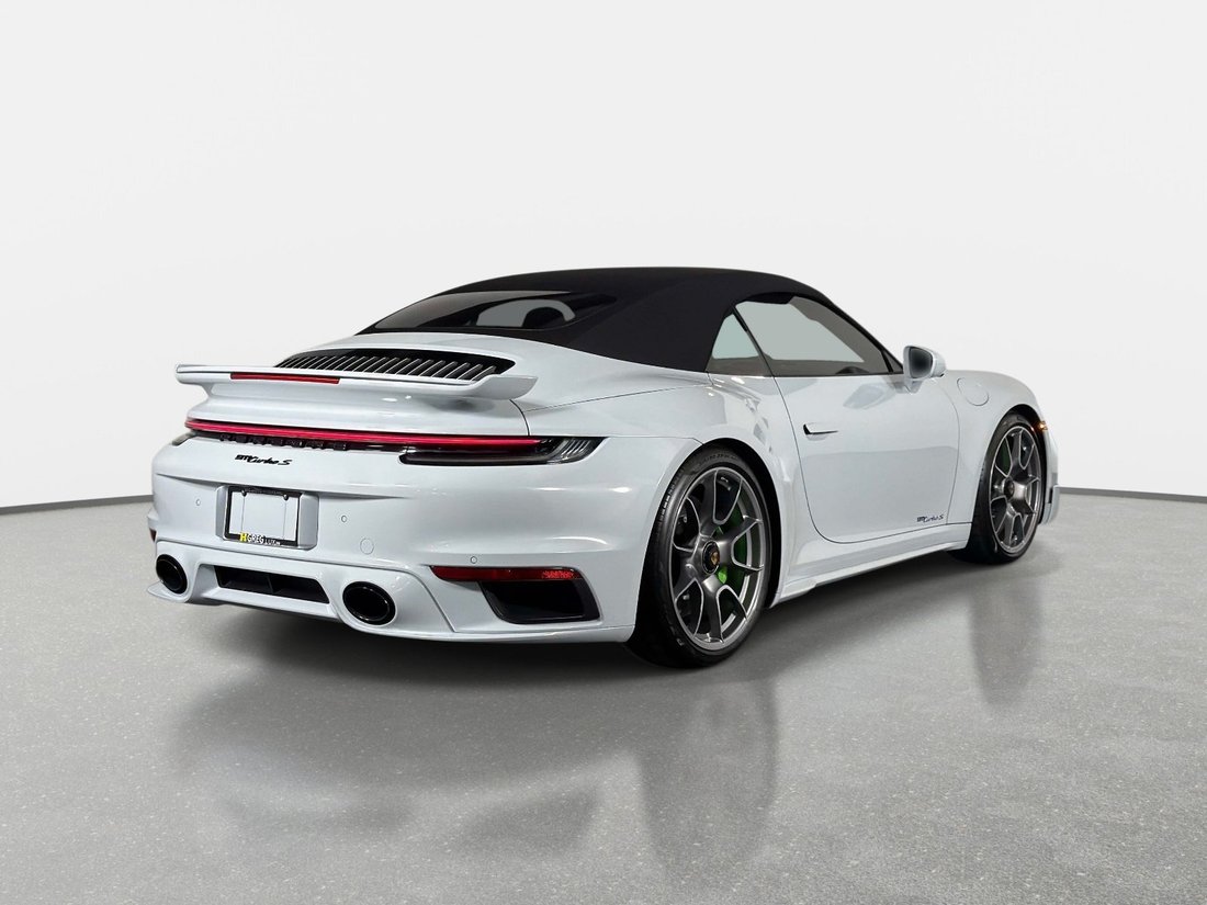 Cabriolet in Pompano Beach, FL, United States 3 - 18688255