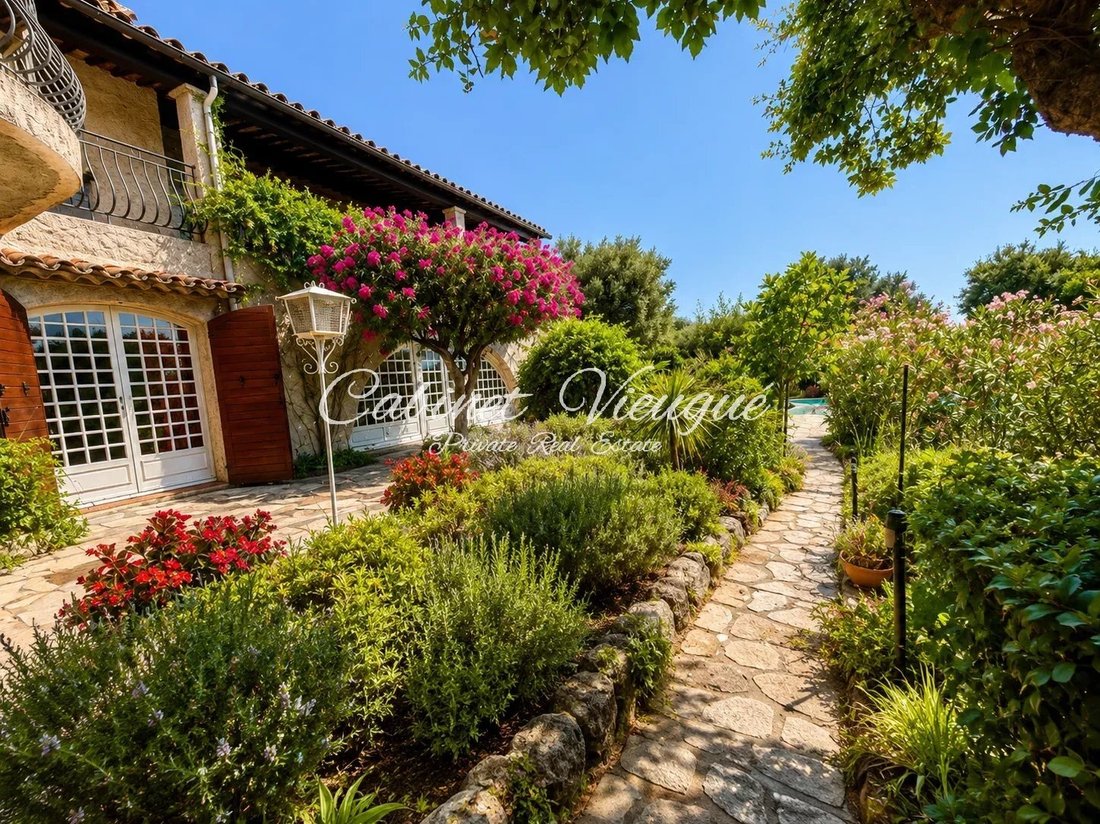Villa in Grimaud, Provence-Alpes-Côte d'Azur, France 2 - 18687601