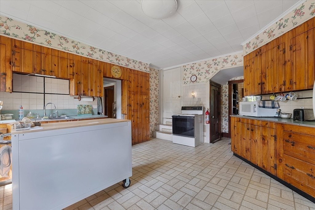 House in Oxford, Massachusetts, United States 4 - 18687647