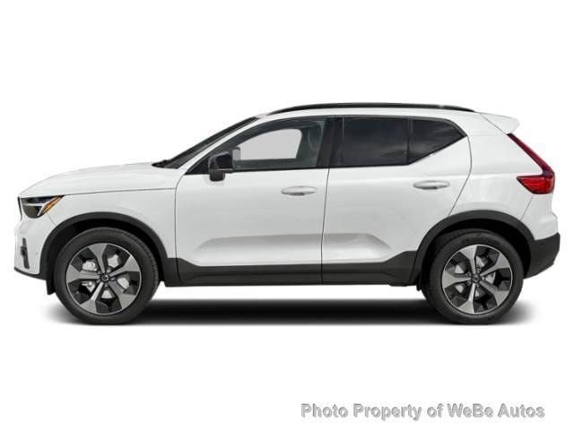 Volvo XC40 in Calverton, NY, United States 2 - 18690098