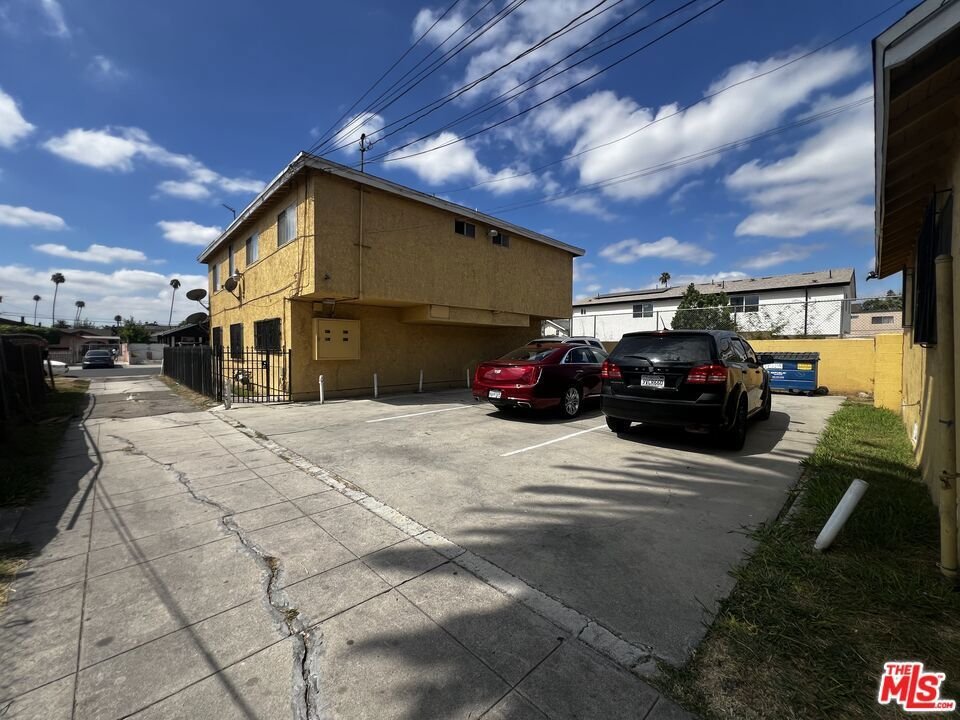 Los Angeles, California, United States 5 - 18689821