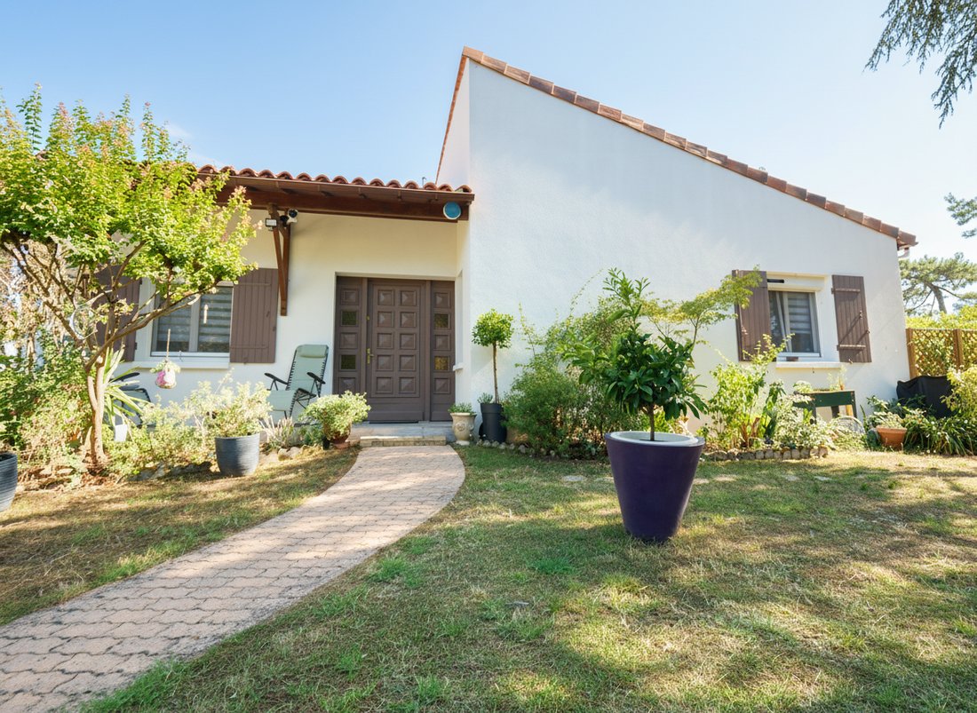 Villa in Saint-Georges-de-Didonne, Nouvelle-Aquitaine, France 1 - 18687608