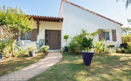 Villa in Nord Est Vallieres, Saint-Georges-de-Didonne, France 1