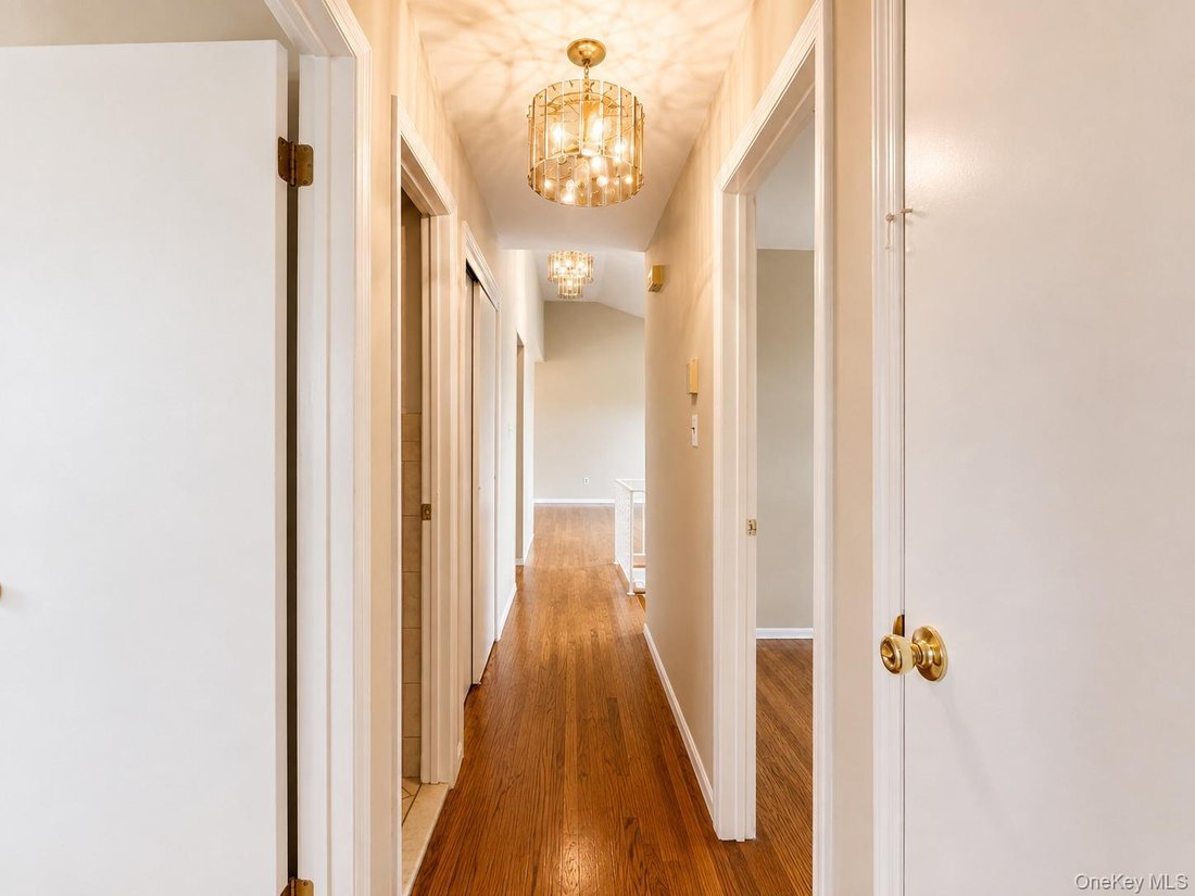 House in Lindenhurst, New York, United States 5 - 18688842