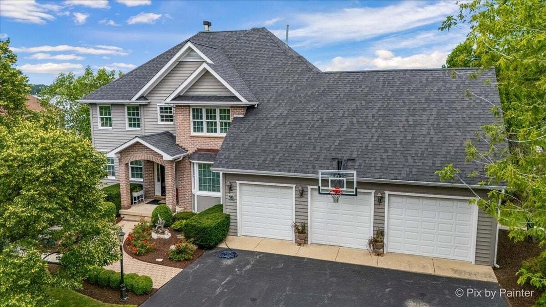 House in Lindenhurst, Illinois, United States 2 - 18687825