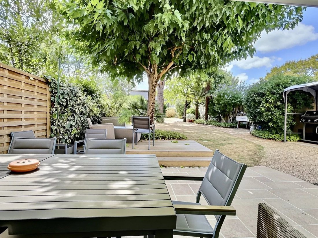 Townhouse in Centre, Saintes, France 1 - 18688088