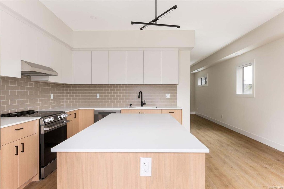 Townhouse in Saanich, British Columbia, Canada 5 - 18691124