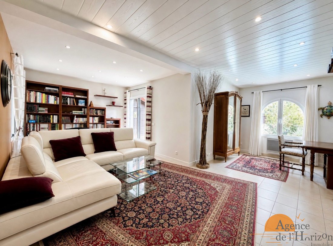 Villa in Ares, Nouvelle-Aquitaine, France 4 - 18689896