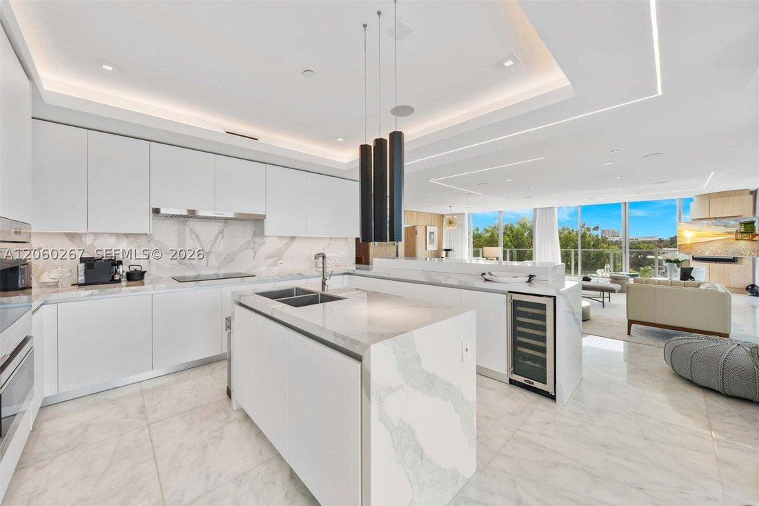 Condo in Miami Beach, Florida, United States 5 - 18687276