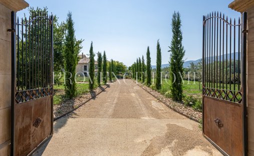 Estate in Oppède, Provence-Alpes-Côte d'Azur, France 1