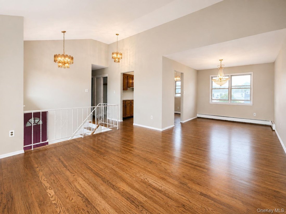 House in Lindenhurst, New York, United States 4 - 18688842